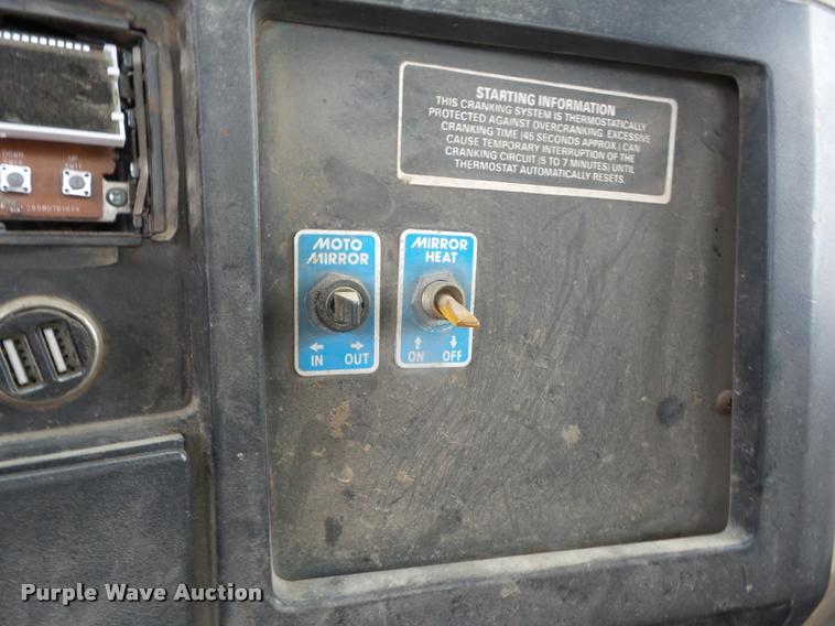 image for item K6463 1990 International 8300 semi truck