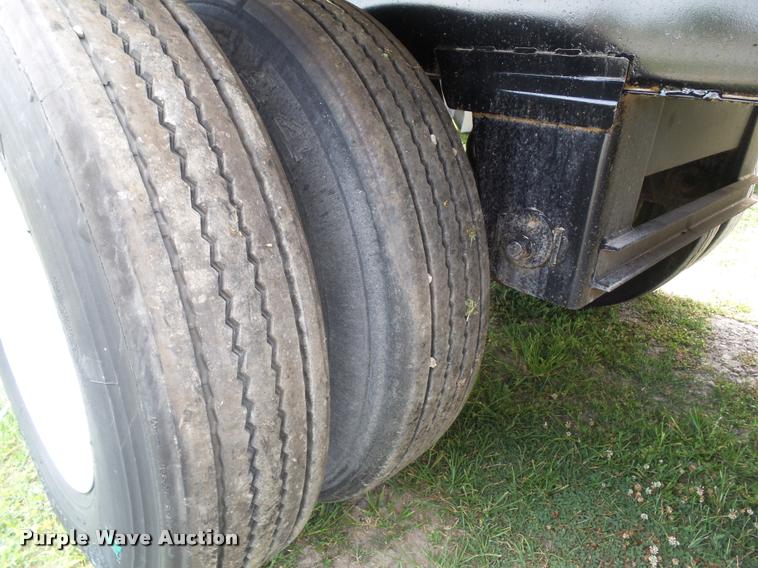 image for item L5622 2009 Corn Husker end dump trailer