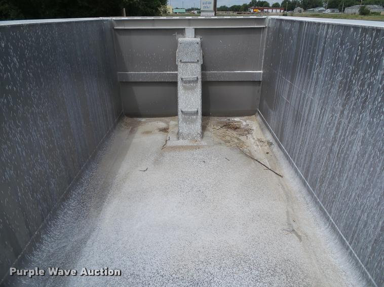image for item L5622 2009 Corn Husker end dump trailer