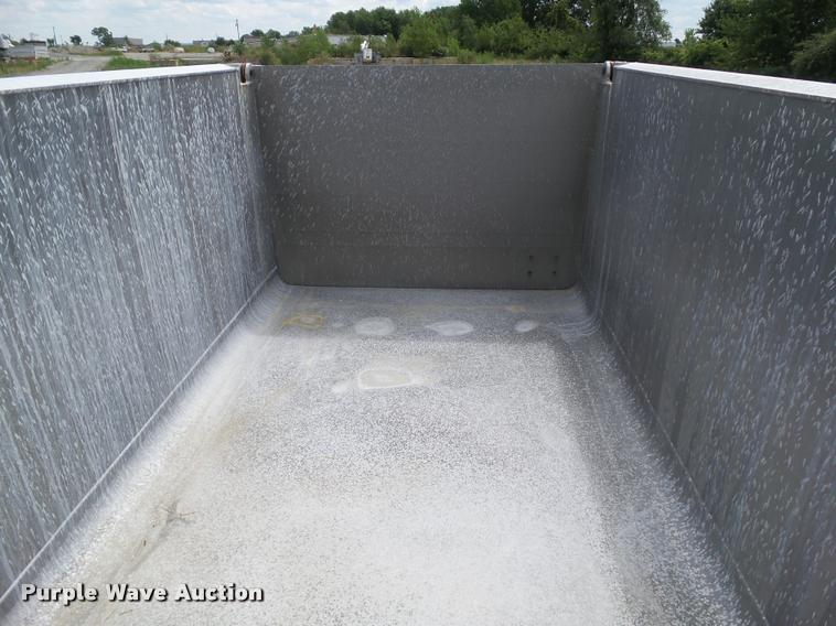 image for item L5622 2009 Corn Husker end dump trailer
