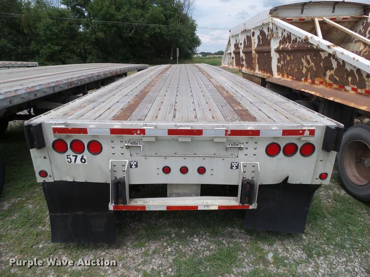 image for item L5624 2007 Wilson CF-900 flatbed trailer
