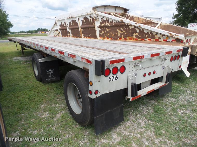 image for item L5624 2007 Wilson CF-900 flatbed trailer