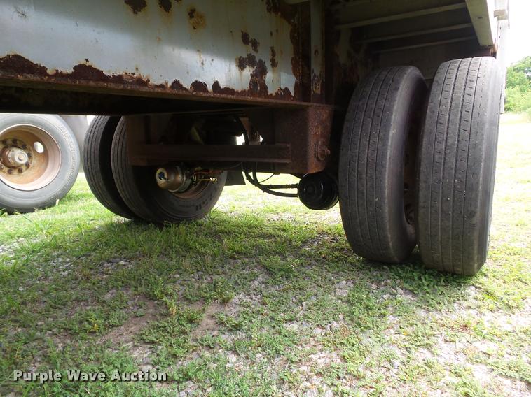 image for item L5624 2007 Wilson CF-900 flatbed trailer