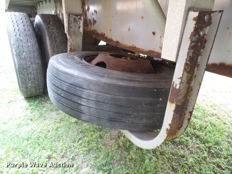 image for item L5624 2007 Wilson CF-900 flatbed trailer