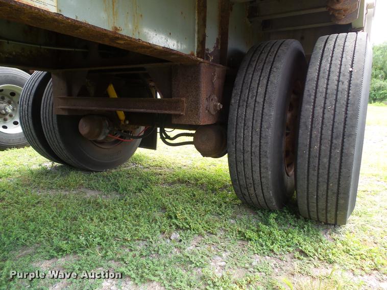 image for item L5625 2004 Wilson CF-900 flatbed trailer