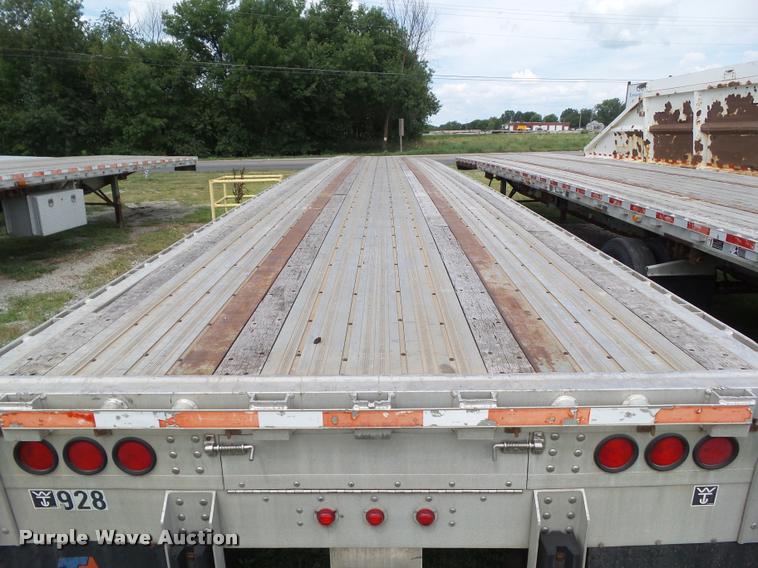 image for item L5625 2004 Wilson CF-900 flatbed trailer