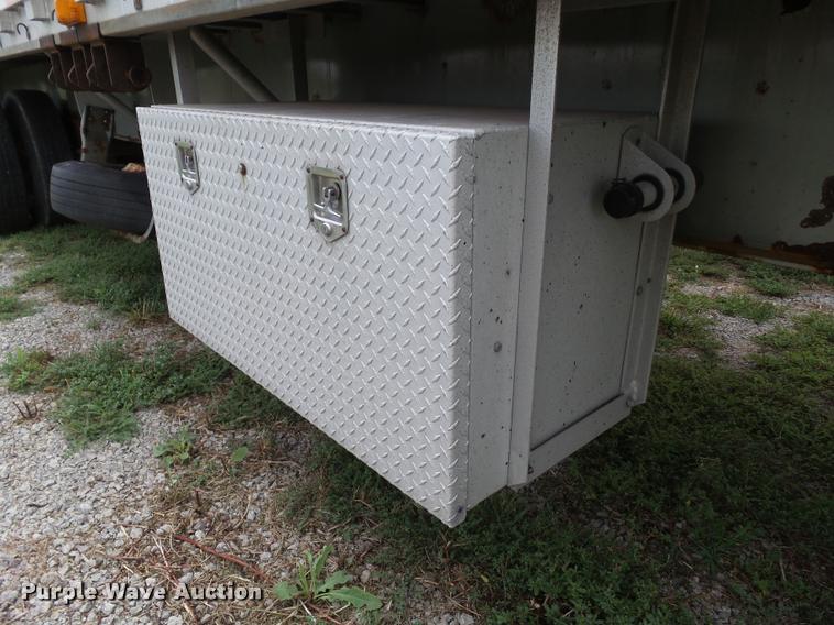 image for item L5626 2004 Wilson CF-900 flatbed trailer