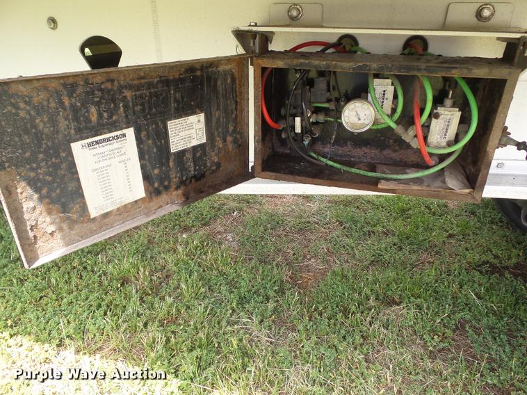 image for item L5627 2005 Manac AAF-48 flatbed trailer