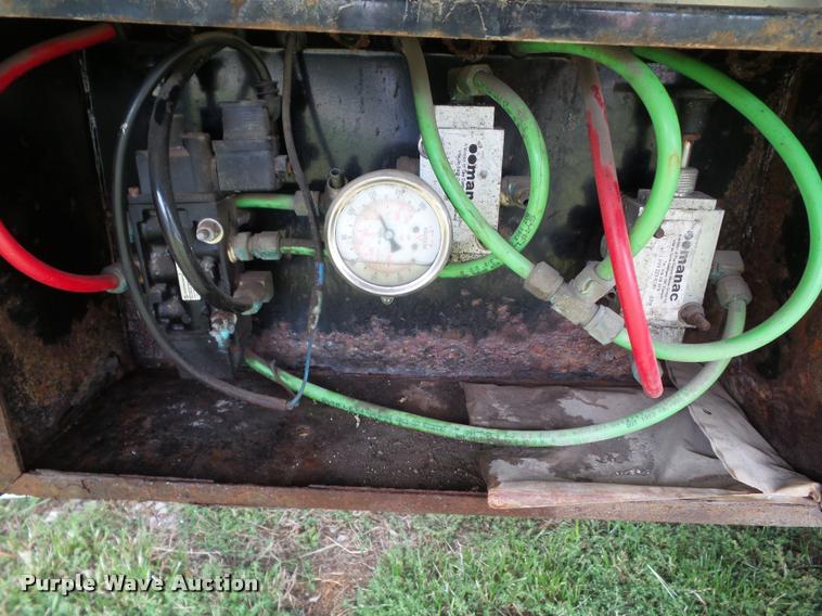 image for item L5627 2005 Manac AAF-48 flatbed trailer