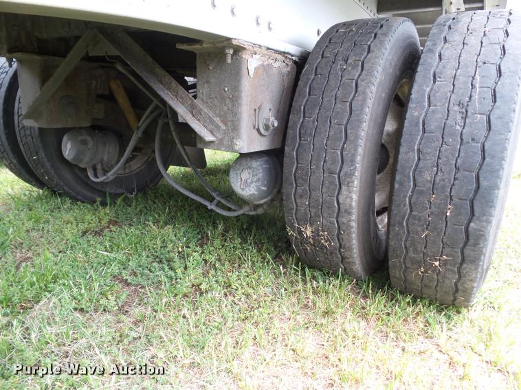 image for item L5627 2005 Manac AAF-48 flatbed trailer