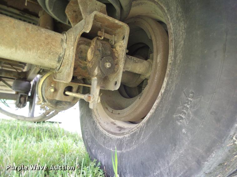 image for item L5627 2005 Manac AAF-48 flatbed trailer