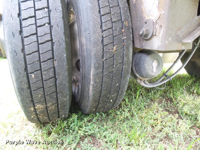 image for item L5627 2005 Manac AAF-48 flatbed trailer