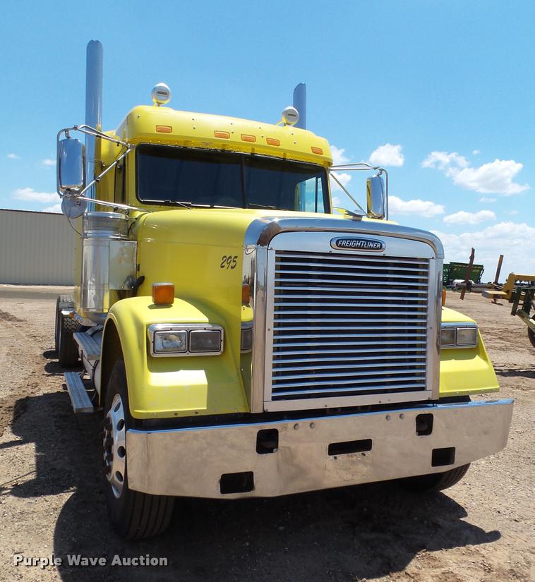 image for item L6646 2007 Freightliner Classic semi truck