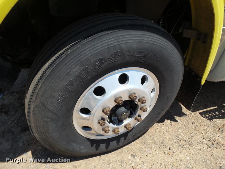 image for item L6646 2007 Freightliner Classic semi truck