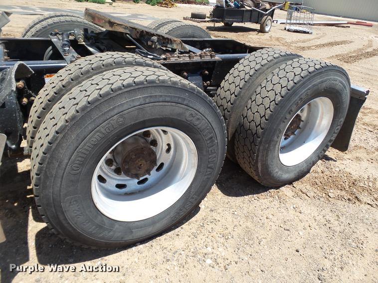 image for item L6646 2007 Freightliner Classic semi truck