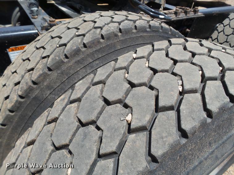 image for item L6646 2007 Freightliner Classic semi truck