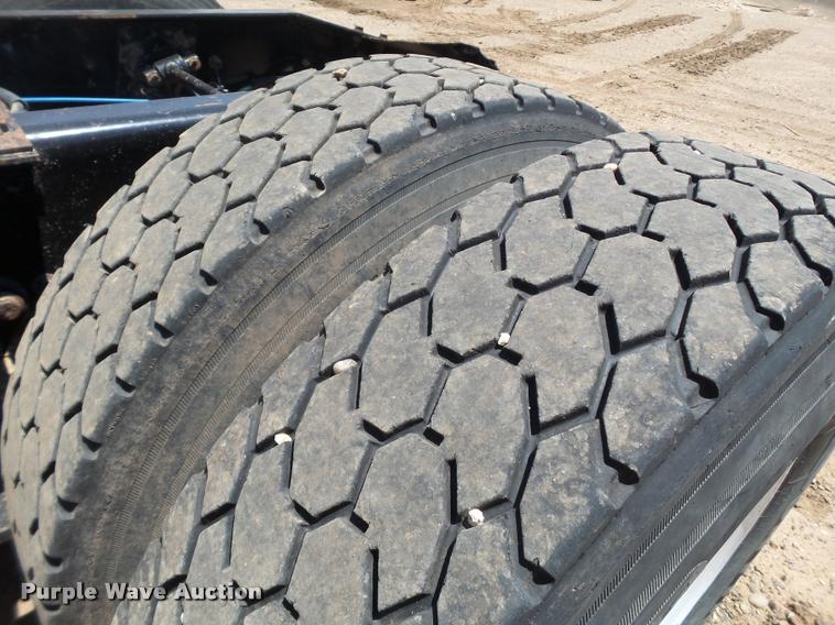 image for item L6646 2007 Freightliner Classic semi truck