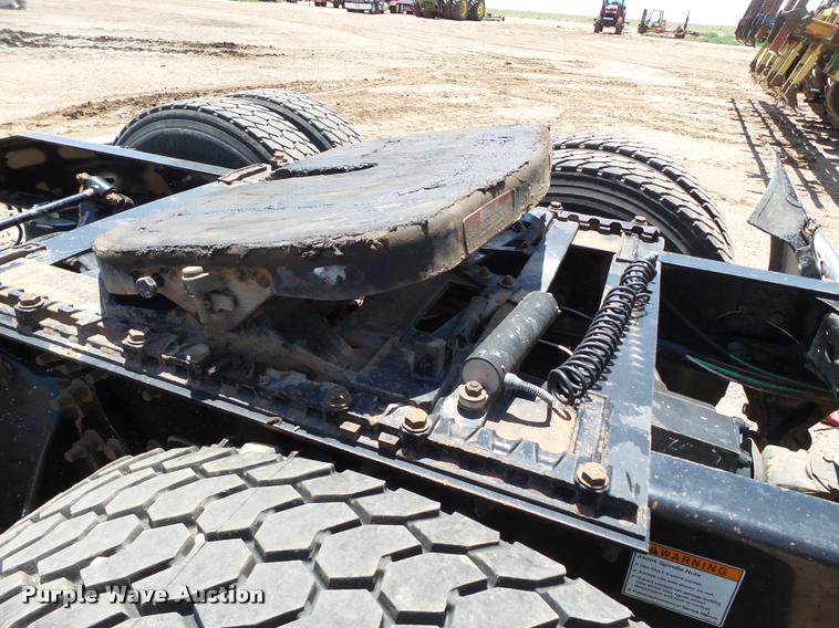 image for item L6646 2007 Freightliner Classic semi truck