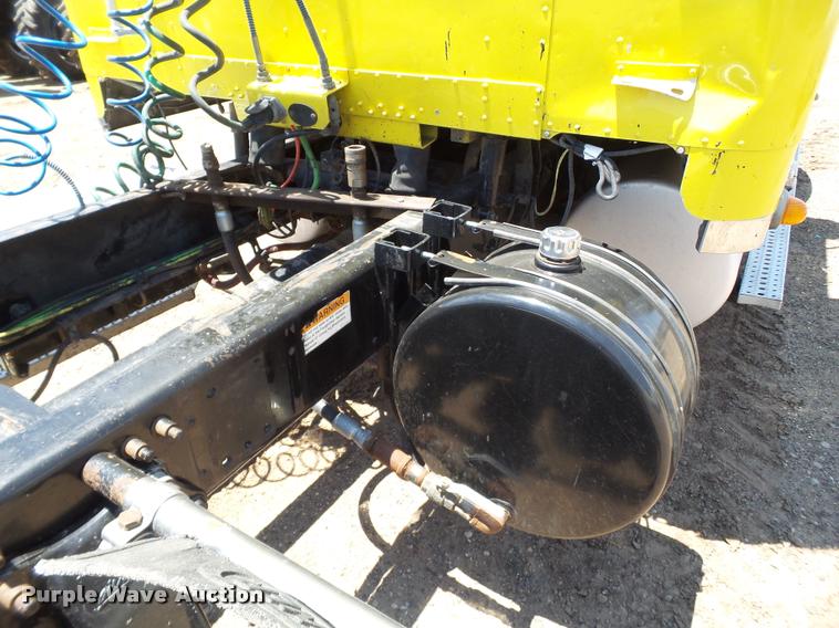 image for item L6646 2007 Freightliner Classic semi truck