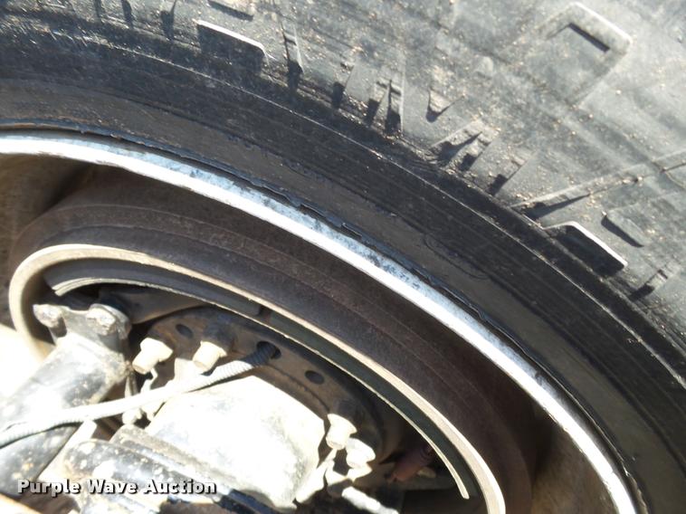 image for item L6646 2007 Freightliner Classic semi truck