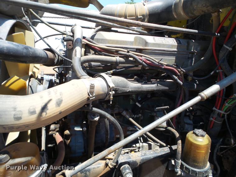 image for item L6646 2007 Freightliner Classic semi truck