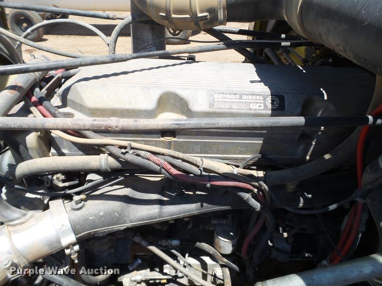 image for item L6646 2007 Freightliner Classic semi truck