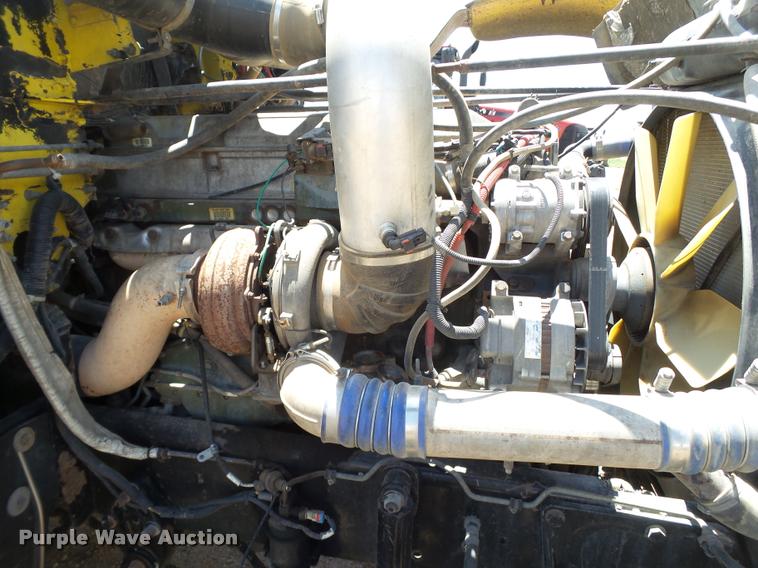 image for item L6646 2007 Freightliner Classic semi truck