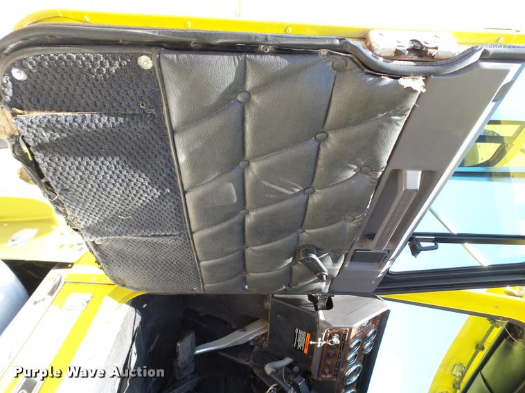 image for item L6646 2007 Freightliner Classic semi truck