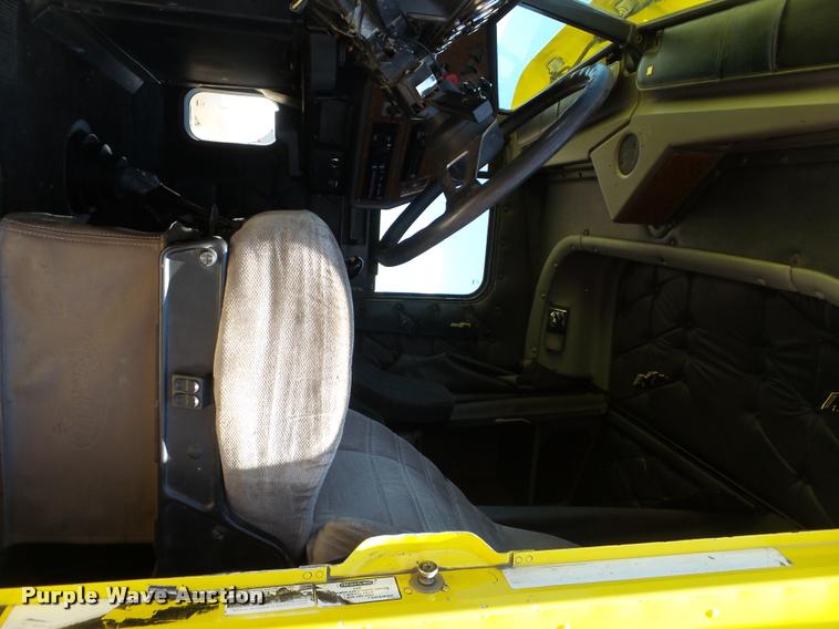 image for item L6646 2007 Freightliner Classic semi truck