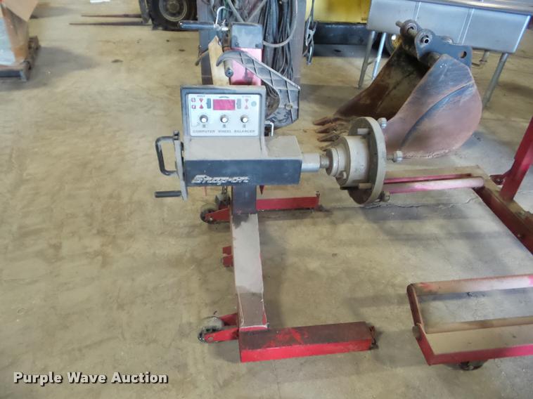 image for item BI9608 Snap-on WB400 wheel balancer