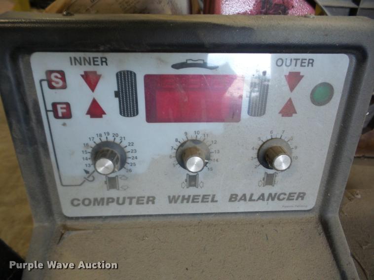 image for item BI9608 Snap-on WB400 wheel balancer