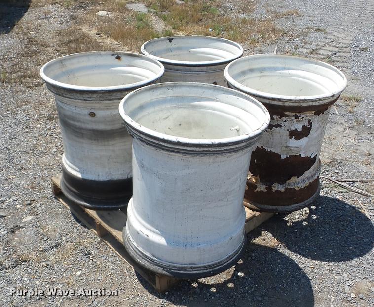 image for item BI9618 (4) 22.5 tires