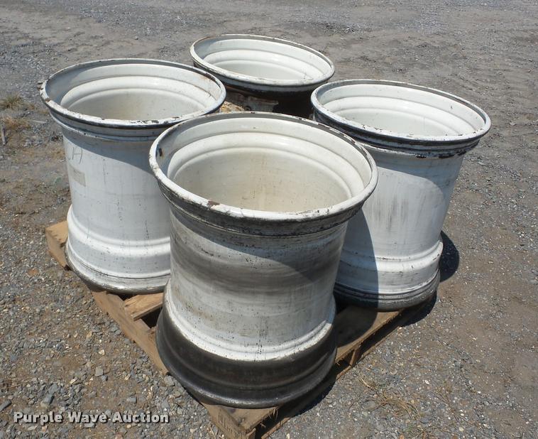 image for item BI9618 (4) 22.5 tires