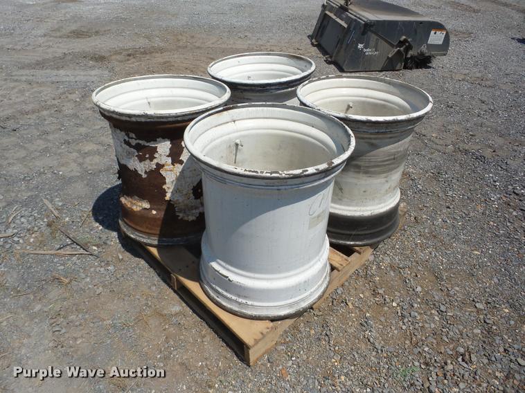 image for item BI9618 (4) 22.5 tires