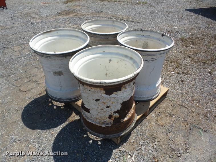 image for item BI9618 (4) 22.5 tires