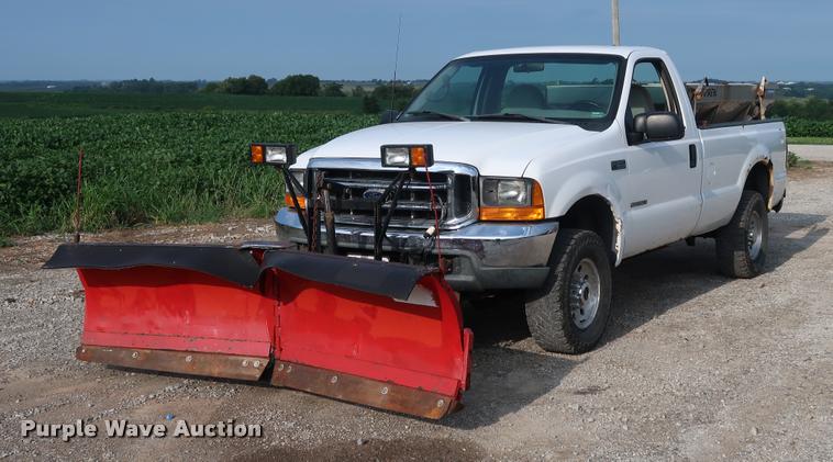 image for item BV9128 2001 Ford F350 Super Duty pickup truck