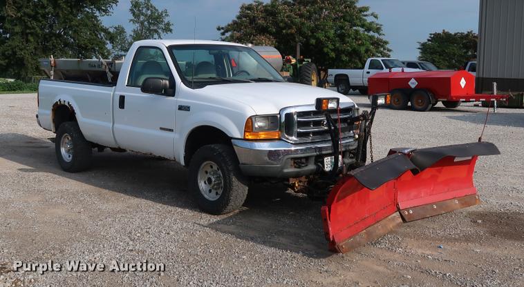 image for item BV9128 2001 Ford F350 Super Duty pickup truck