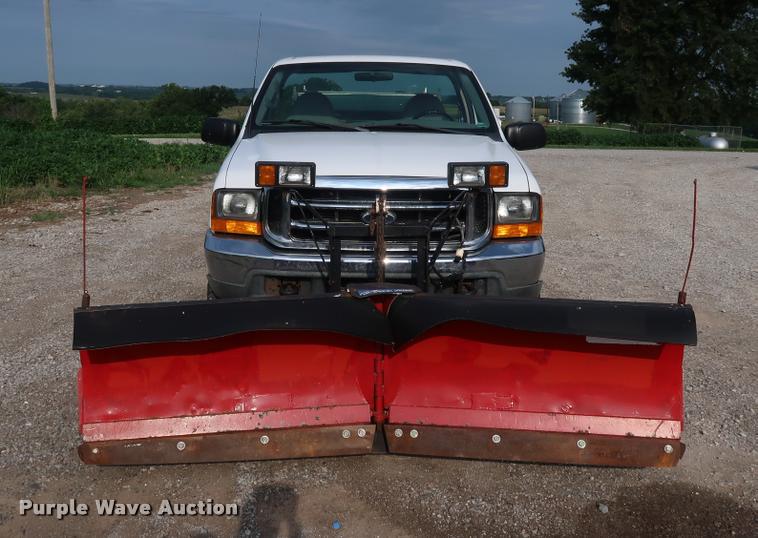 image for item BV9128 2001 Ford F350 Super Duty pickup truck