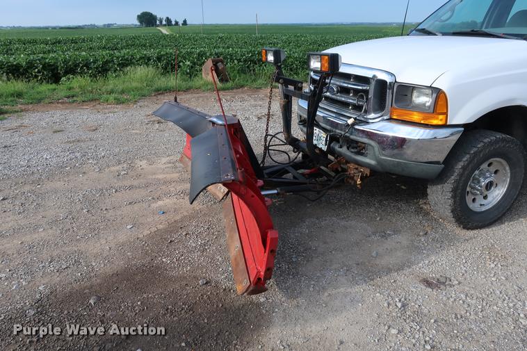 image for item BV9128 2001 Ford F350 Super Duty pickup truck