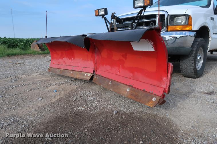 image for item BV9128 2001 Ford F350 Super Duty pickup truck