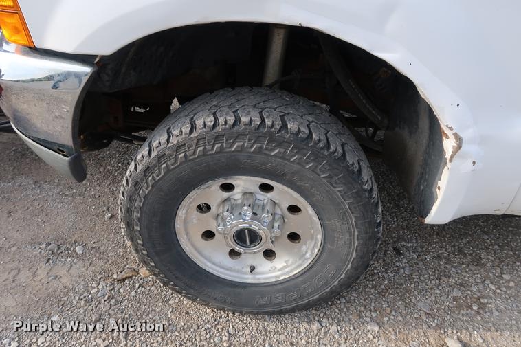 image for item BV9128 2001 Ford F350 Super Duty pickup truck