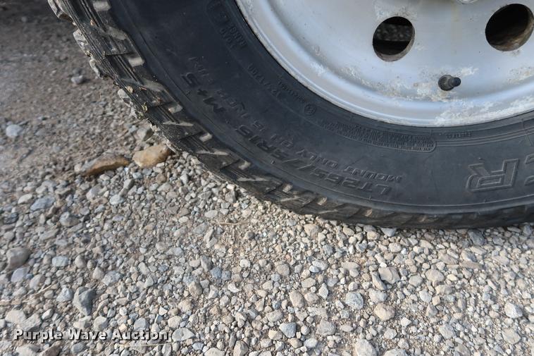 image for item BV9128 2001 Ford F350 Super Duty pickup truck