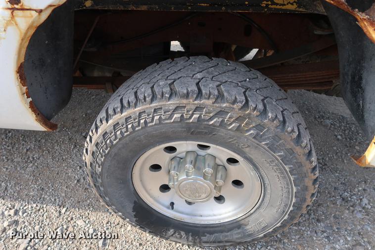 image for item BV9128 2001 Ford F350 Super Duty pickup truck