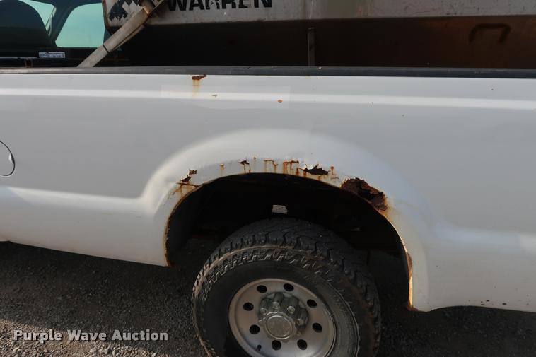 image for item BV9128 2001 Ford F350 Super Duty pickup truck