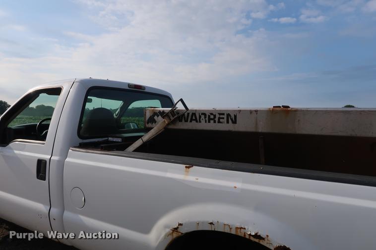 image for item BV9128 2001 Ford F350 Super Duty pickup truck