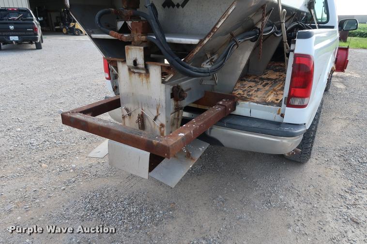 image for item BV9128 2001 Ford F350 Super Duty pickup truck