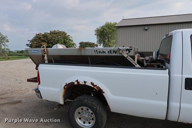 image for item BV9128 2001 Ford F350 Super Duty pickup truck