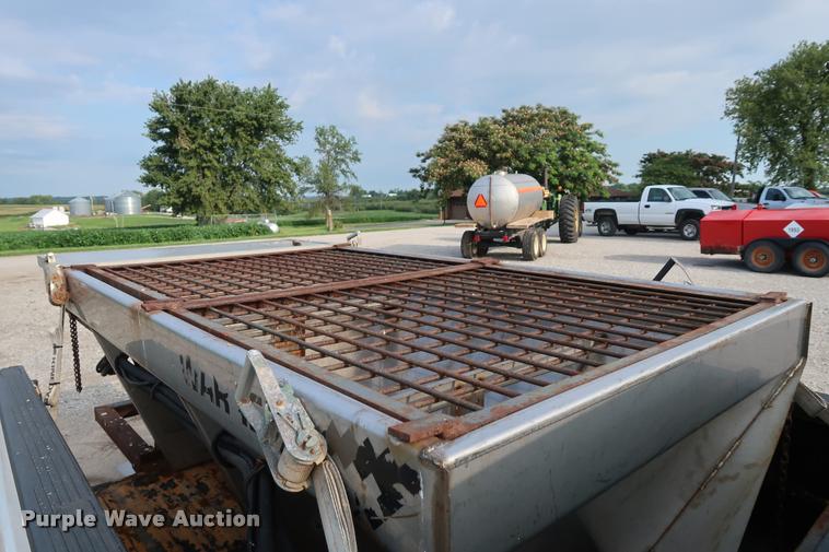 image for item BV9128 2001 Ford F350 Super Duty pickup truck