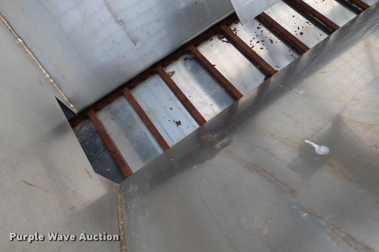 image for item BV9128 2001 Ford F350 Super Duty pickup truck