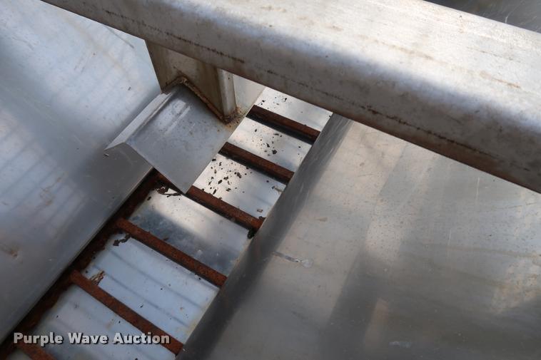 image for item BV9128 2001 Ford F350 Super Duty pickup truck